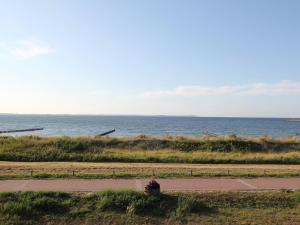Apartment exclusives Apartement in Glowe Villa Am Meer OG by Interhome