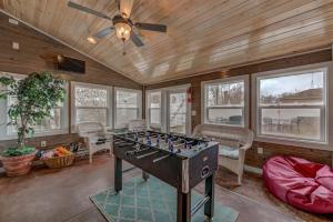 6BR Group Stay Near Lake Pepin w 2 Kitchens - Driftwood Condos