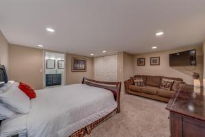 6BR Group Stay Near Lake Pepin w 2 Kitchens - Driftwood Condos