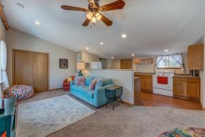 Moonbeam Condo - Beautiful 2 Bedroom Stay by Beach