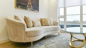 Modern 2-Bed Apartment Near Canary Wharf & Canada Water Ideal for Business & Long Stays