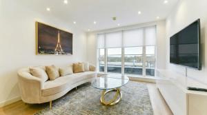 Modern 2-Bed Apartment Near Canary Wharf & Canada Water Ideal for Business & Long Stays