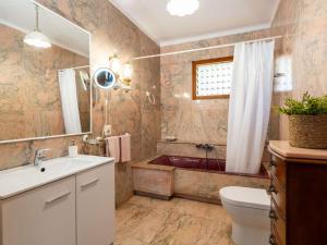 Holiday Home Villa Damar- Villa mit 5 Schlafzimmern und Schwimmbad- by Interhome