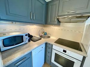 Apartment with garden and pool access