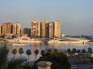 Casita with spacious private garden and jacuzzi