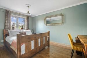 Spacious 3BDR House with Garden in East Ham