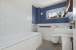 Spacious 3BDR House with Garden in East Ham