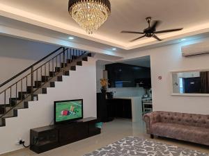 KLIA Dengkil Adlyn Homestay
