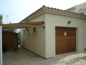 Holiday Home Ferienhaus mit Pool am Meer by Interhome