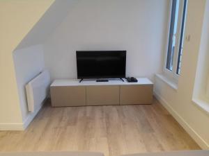 Apartment T2 Helle Stadtzentrum Voltaire Zimmer Hof by Interhome