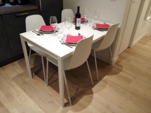 Apartment T2 Helle Stadtzentrum Voltaire Zimmer Hof by Interhome