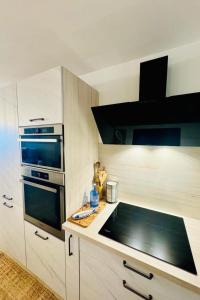 Apartment Wunderschöne renovierte Wohnung mit vollem Meerblick by Interhome