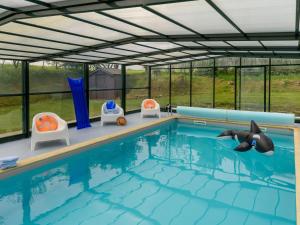 Holiday Home Großes Haus mit überdachtem und beheiztem Swimmingpool by Interhome