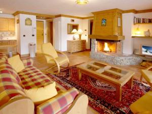 Apartment Charmante Wohnung in Chamonix mit Südbalkon und Blick auf den Blanc by Interhome