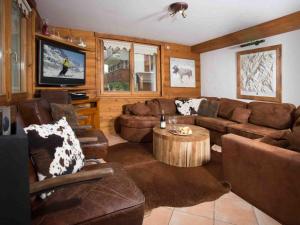 Apartment Komfortable Wohnung in Chamonix mit Südterrasse by Interhome