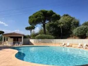 Apartment Domaine Sainte-Maxime Park - Voller Süden by Interhome