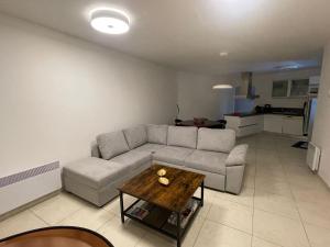 Apartment Les Palmiers by Interhome