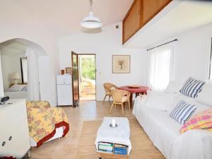 Apartment Die kleine Zikade by Interhome