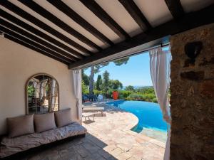 Holiday Home Herrliche Villa mit Meerblick- Pool- 400m vom Meer entfernt by Interhome