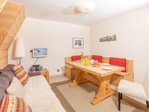 Apartment Angenehme Wohnung in Chamonix Centre-Ville by Interhome