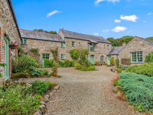 Holiday Home Idyllisches-haustierfreundliches Landhaus Lavender by Interhome