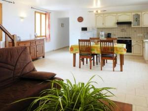 Apartment Morard - Bonnieux Appt Les Ocres by Interhome