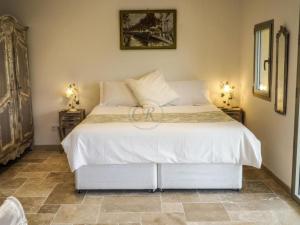 Holiday Home Wunderschöne Villa in Valcros mit Pool und Meerblick by Interhome