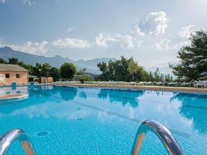 Apartment Gemütliches Chalet am Ufer des Sees von Serre-Ponçon by Interhome