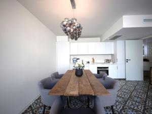 Holiday Home Schickes und modernes Maisonette im Stadtzentrum by Interhome