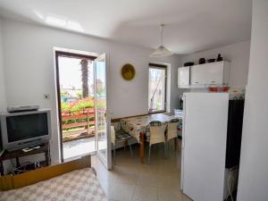 Apartment Wohnung Vinka 3 mit Balkon by Interhome