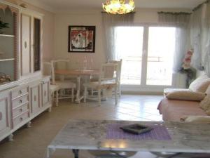 Apartment Boite dAmour Wohnung mit Terrasse und Solarium by Interhome