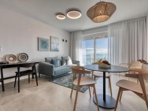 Apartment Luxuriöse Wohnung mit Meerblick Stoa Serenity by Interhome