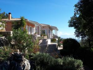 Holiday Home Die Drei Grazien- luxuriöse Villa mit eigenem Pool by Interhome