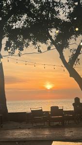 Nats Seri Bulan beach, pool home @teluk kemang