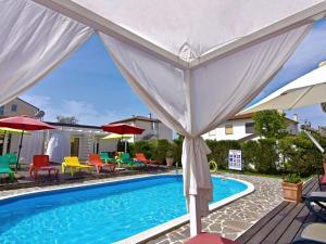 Apartment Apartment mit Pool und Whirlpool in der Nähe des Strandes Umag by Interhome