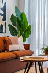 Stylish Riverside Retreat w Heated Pool, Gym & City Views Beside Crown