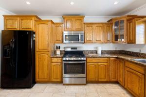 Family Oasis Near Disneyland & Knotts
