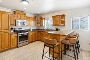 Family Oasis Near Disneyland & Knotts