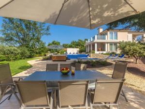 Holiday Home Schöne Villa in einer ruhigen Umgebung mit Pool by Interhome