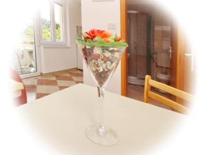 Apartment Modern eingerichtete Apartment ideal für junge Paaren im Zentrum von Baska by Interhome