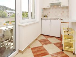 Apartment Modern eingerichtete Apartment ideal für junge Paaren im Zentrum von Baska by Interhome