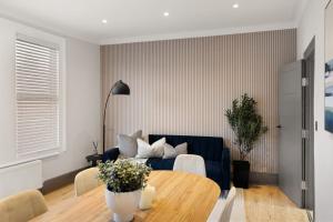 Luxury 3-Bed London House, 10-Min Walk to Tube