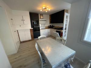 Maison 4 pers, centre-ville, proche plage, WiFi - FR-1-22-391