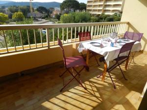 Appartement avec terrasse à Bormes-les-Mimosas, proche plage - FR-1-251-921