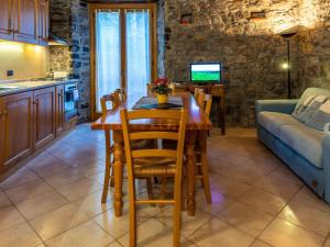 Apartment Dreistöckiges Apartment in einem historischen Gebäude by Interhome