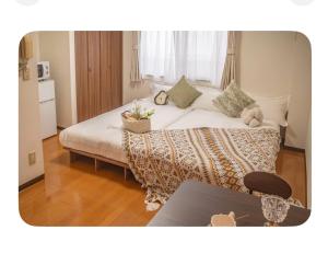 Shinjuku 2 stops, 3 people,station walk for 4 mins