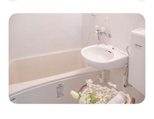 Shinjuku 2 stops, 3 people,station walk for 4 mins