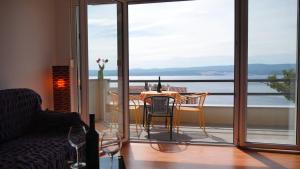 One-Bedroom Apartment with Balcony and Sea View room in Villa Marina