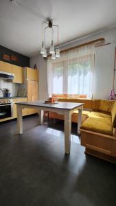 Waldliebe - Wohnung mit großem Balkon und Burgblick