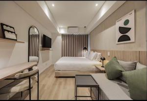 Laureles Studios - Tomas